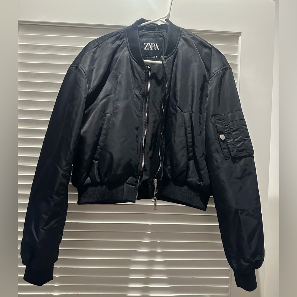 Zara Women's cropped Black Bomber Jacket